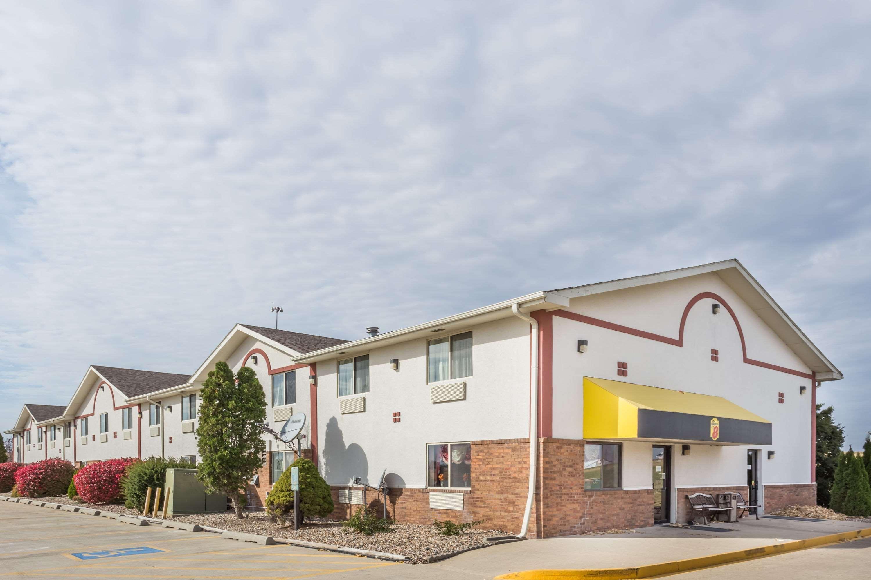 Hotel Super 8 By Wyndham Pontiac Exterior foto